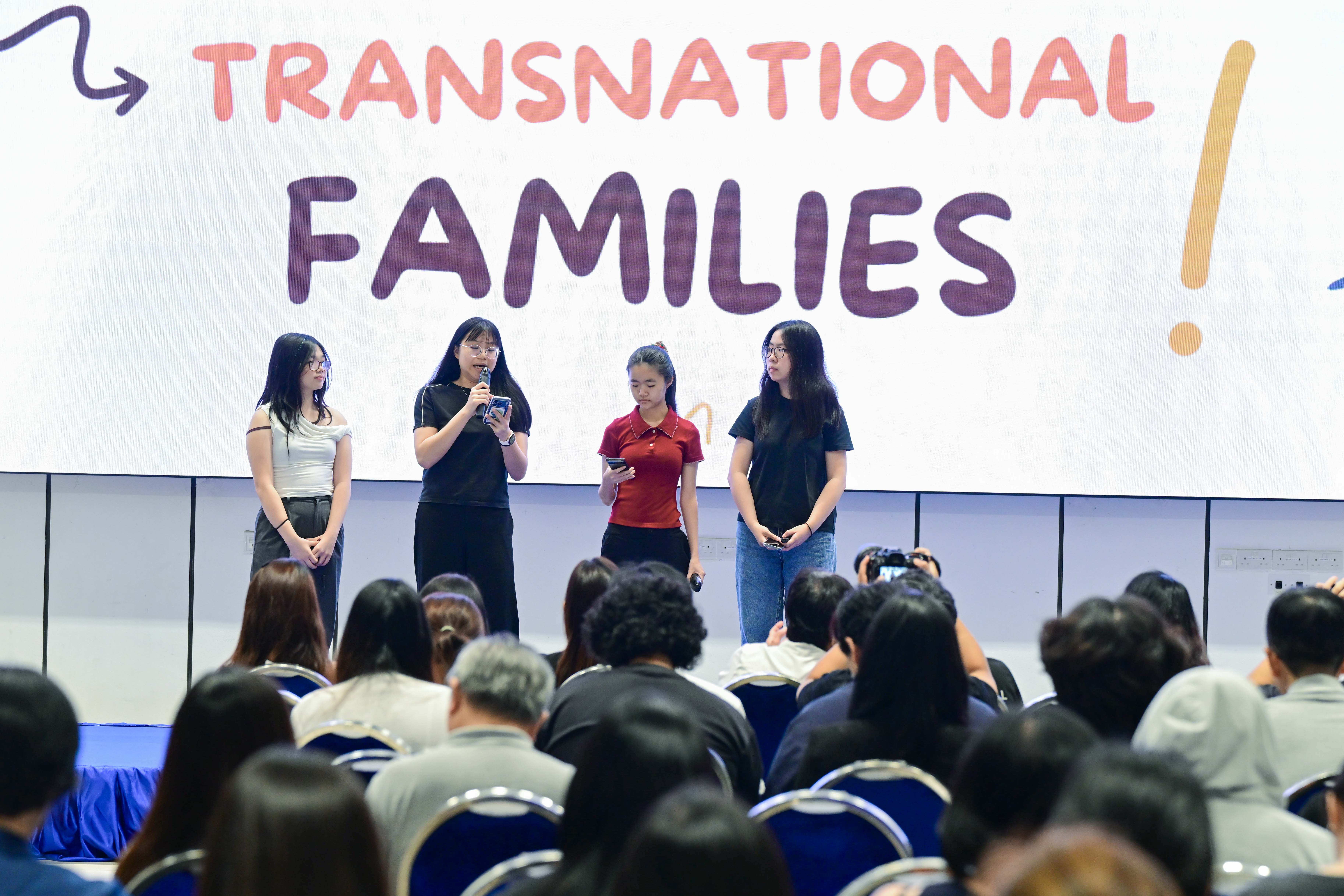 our students explaining about transnational families